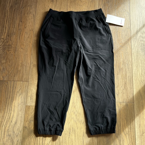 NWT LULULEMON Adapted State High-Rise Jogger Crop Black Women’s Size 10 Joggers - Picture 8 of 10